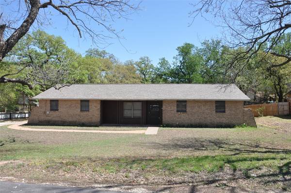 701 S Lamar Street, De Leon, TX 76444