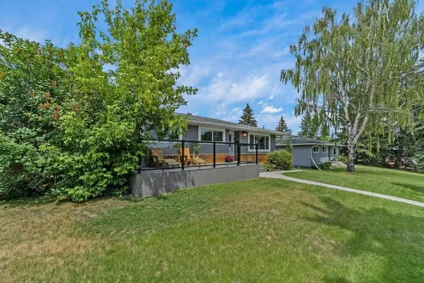 Calgary, AB T3C 3J3,144 Wimbledon CRES SW