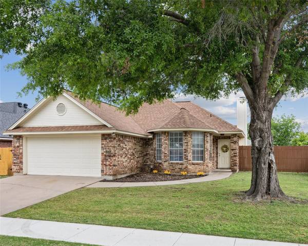 5905 Hillglen Drive, Watauga, TX 76148