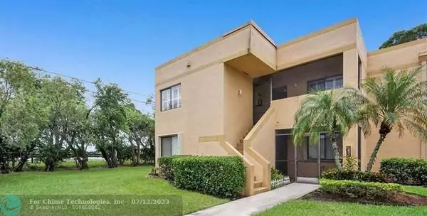 Weston, FL 33326,153 Lakeview Dr  #201