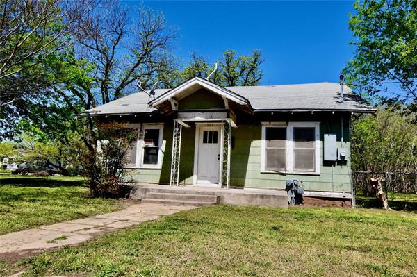 1909 Avenue J,  Brownwood,  TX 76801