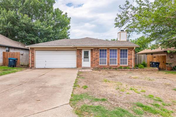 10213 Lone Eagle Court, Fort Worth, TX 76108