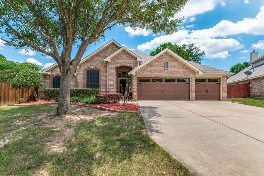 932 Rock Ridge Court, Hurst, TX 76053