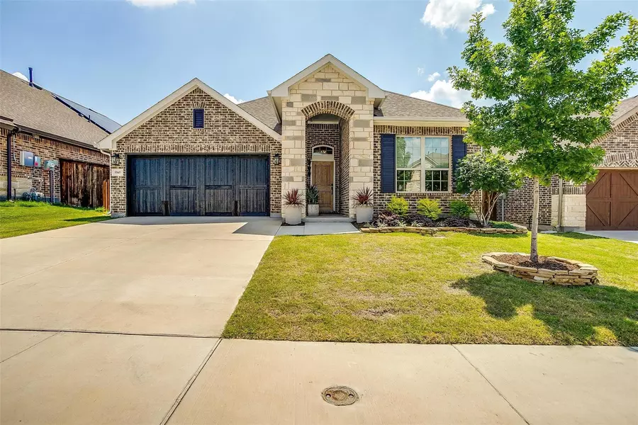 5565 Annie Creek Road, Fort Worth, TX 76126