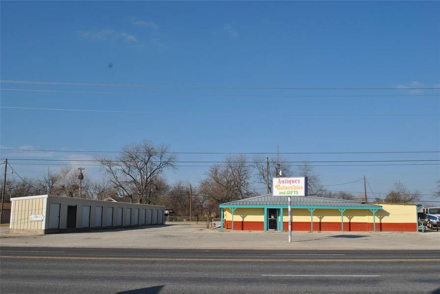 1303 E Central Avenue, Comanche, TX 76442