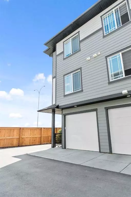 Calgary, AB T3N 1X2,95 Skyview Close NE #916