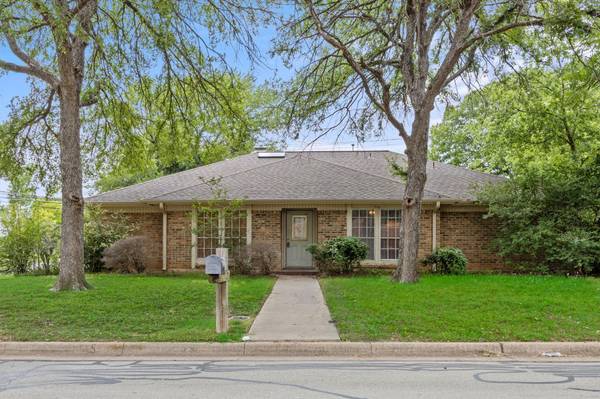 2100 Arlena Drive, Arlington, TX 76012