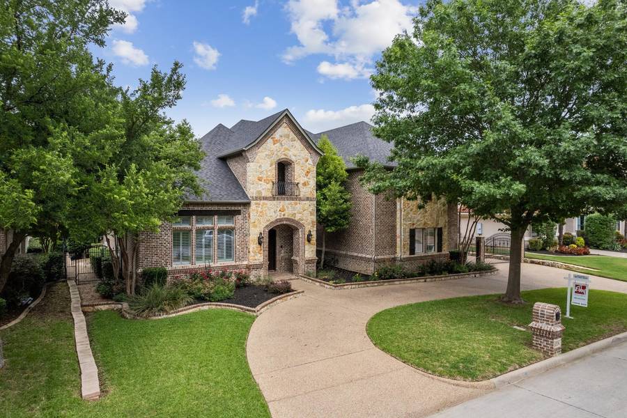 1004 Amanda Drive, Mansfield, TX 76063