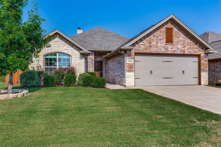 4318 Logan Circle, Granbury, TX 76049