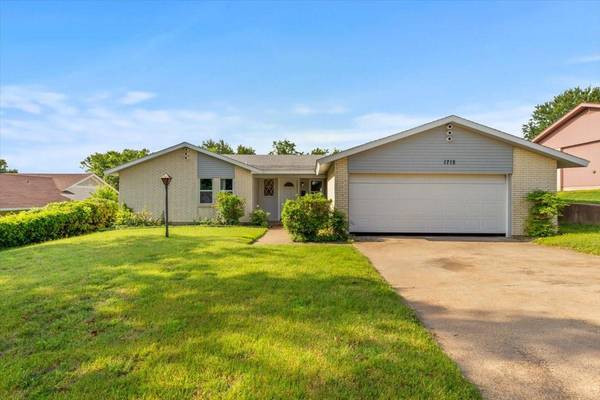 1712 Solitude Drive, Dallas, TX 75241