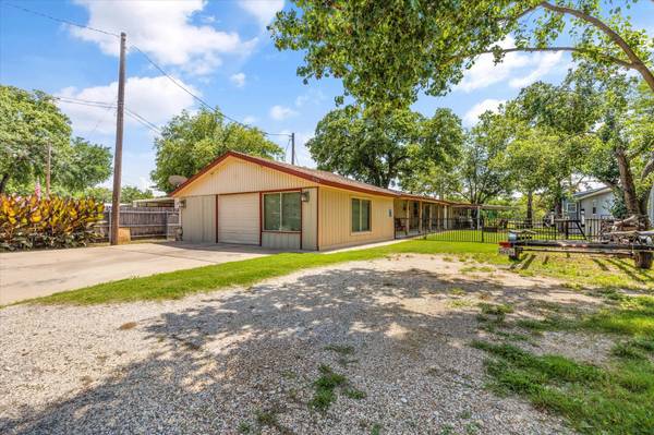 3706 E Port Ridglea, Granbury, TX 76049