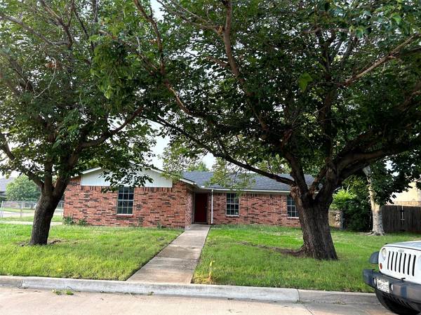 4401 Tiptop Street, Haltom City, TX 76117