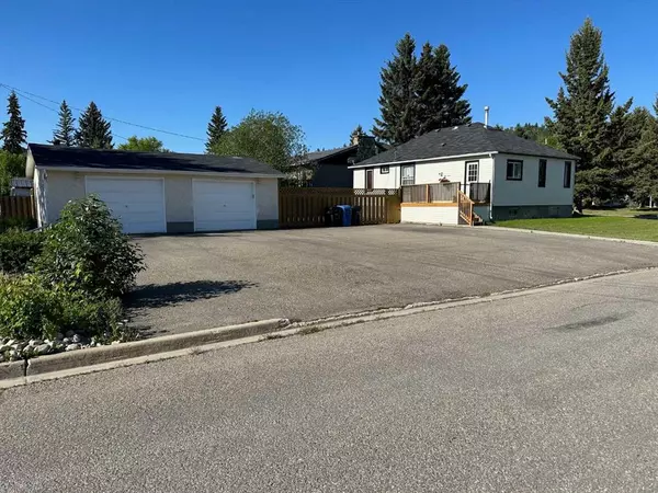 Sundre, AB T0M 1X0,717 1st ST NE