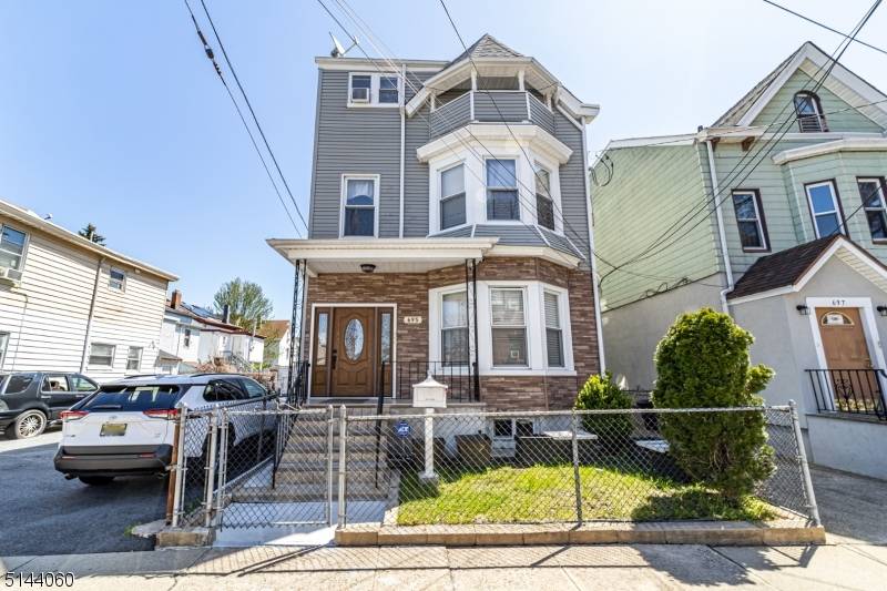 695 E 23rd St, Paterson City, NJ 07504