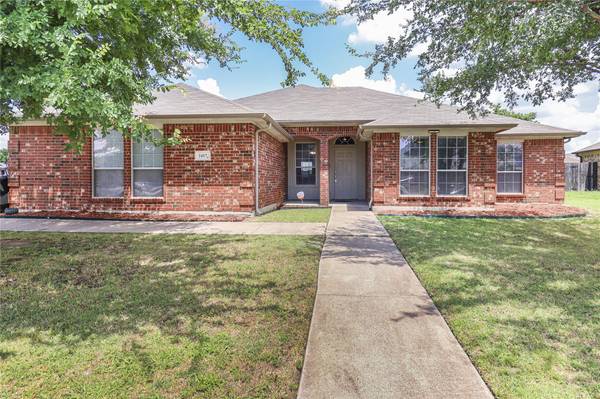 1417 Columbia Drive, Midlothian, TX 76065