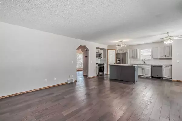 Calgary, AB T2X 3K8,156 Chaparral CRES SE