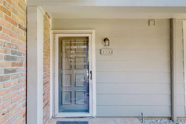 3206 S Fielder Road #100, Arlington, TX 76015