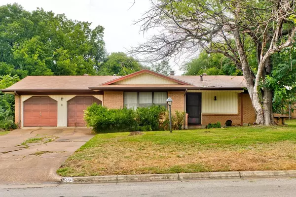 303 E Huitt Lane, Euless, TX 76040