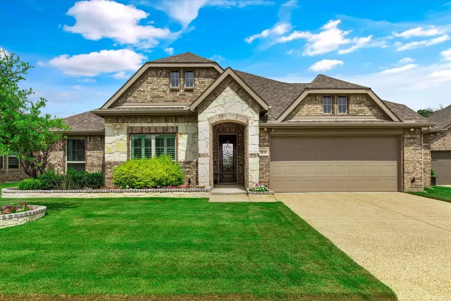 3826 Pine Valley Lane, Arlington, TX 76001