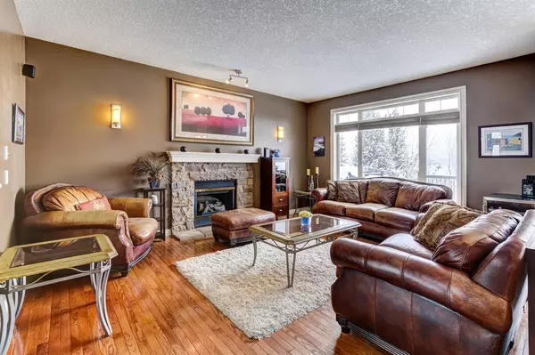 Airdrie, AB T4B 2W2,717 Woodside Bay NW