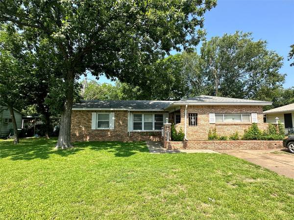 1408 N Ricketts Street, Sherman, TX 75092