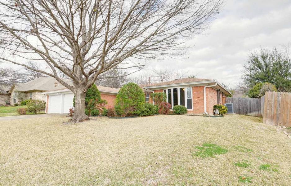 2220 Hurstview Drive, Hurst, TX 76054