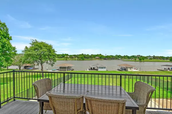 Lake Kiowa, TX 76240,1229 Kiowa Drive W