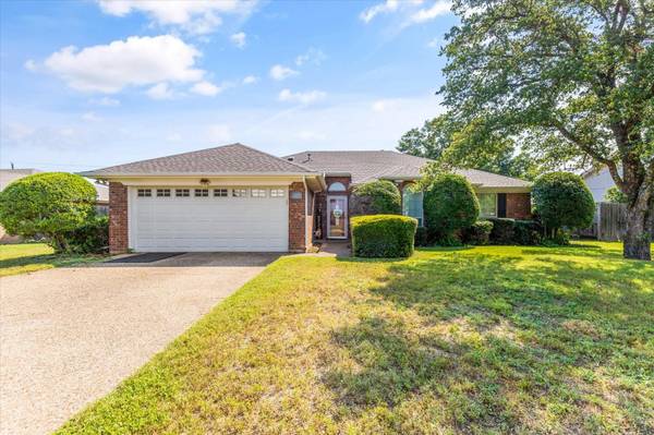 1207 Stonelake Drive, Cleburne, TX 76033