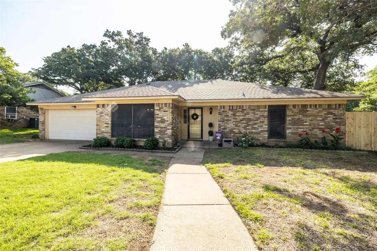 Arlington, TX 76012,2203 Canyonwood Drive