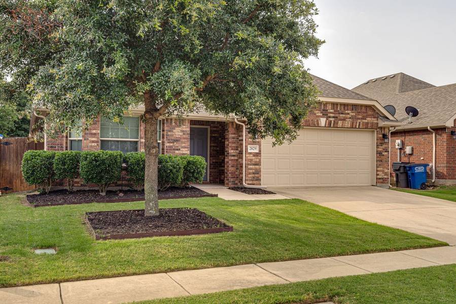 2829 Cresent Lake Drive, Little Elm, TX 75068