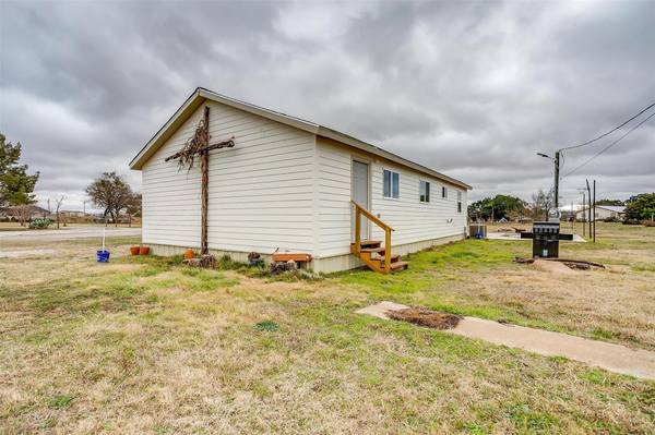 147 Western Lake Drive, Weatherford, TX 76087