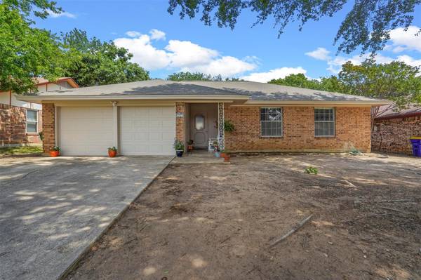 6537 Windrock Drive, Watauga, TX 76148