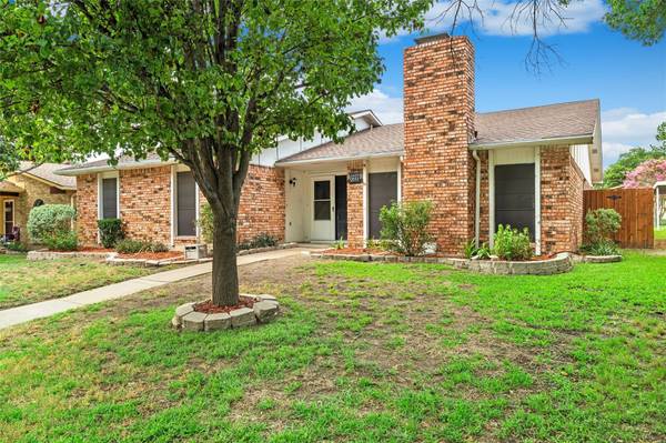 2033 Christie Lane,  Carrollton,  TX 75007