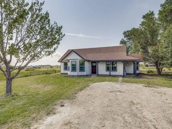 8424 Gina Lane, Alvarado, TX 76009