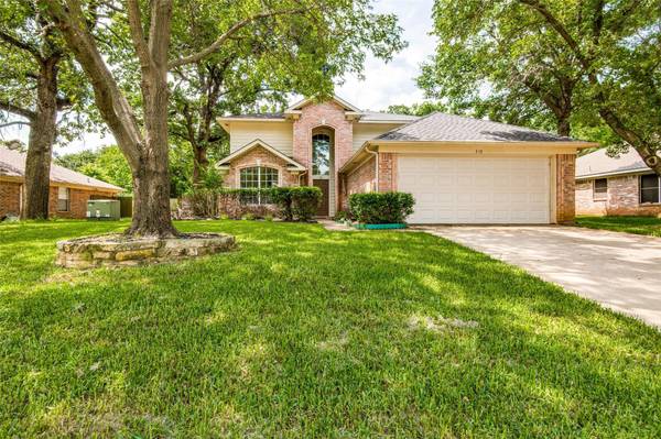 318 Georgian Oak Court, Lake Dallas, TX 75065