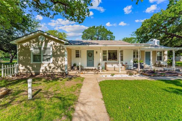 212 Hemphill Street, Hico, TX 76457