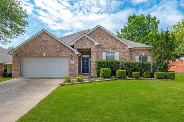 1002 Fieldstone Drive, Cedar Hill, TX 75104