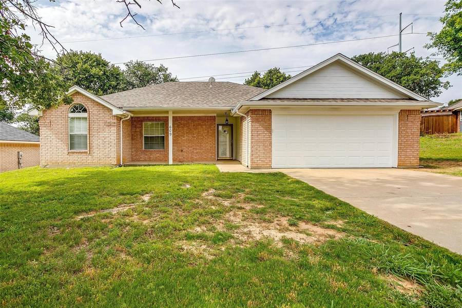 609 Linda Court, Joshua, TX 76058