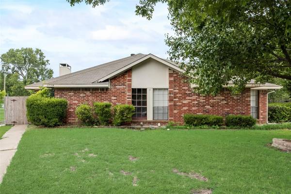 2700 Clemson Circle #B, Rowlett, TX 75088