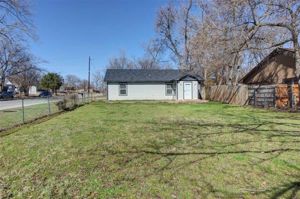 329 W Texas Street, Denison, TX 75020