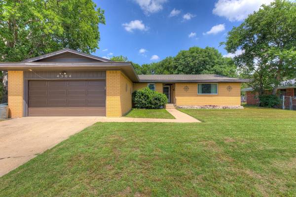 4104 Arroyo Trail, Lake Worth, TX 76135