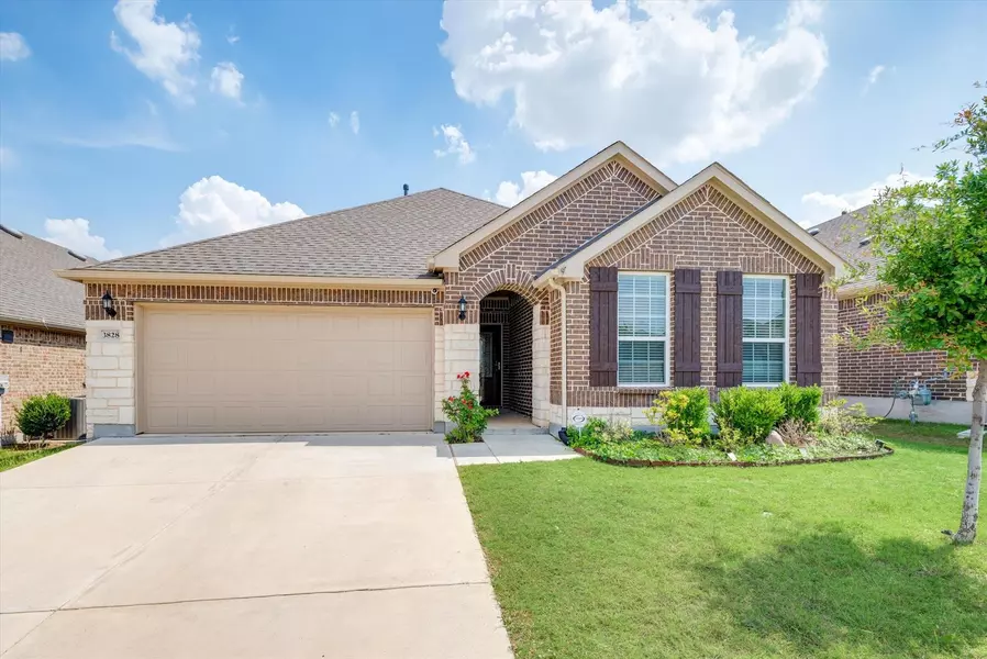 3828 Hawsbrook Lane, Fort Worth, TX 76137