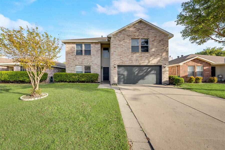 1021 Triple Crown Drive, Fort Worth, TX 76179