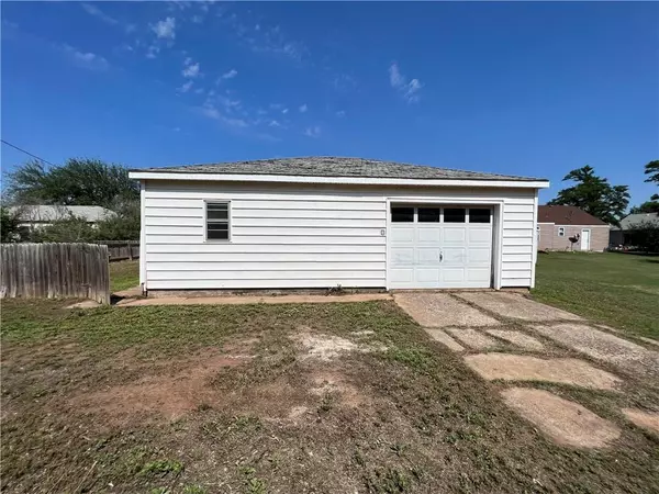 Cordell, OK 73632,1116 N West Street