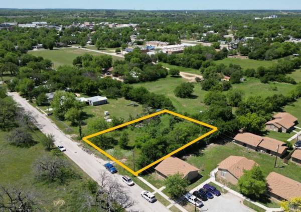 811 Green Street, Comanche, TX 76442