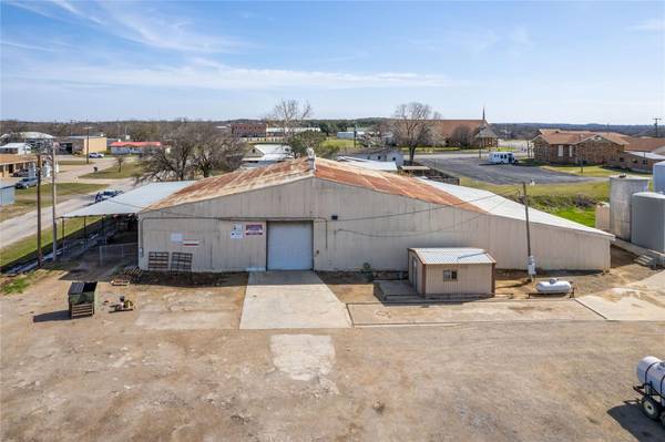 87 S Front St, Santo, TX 76472