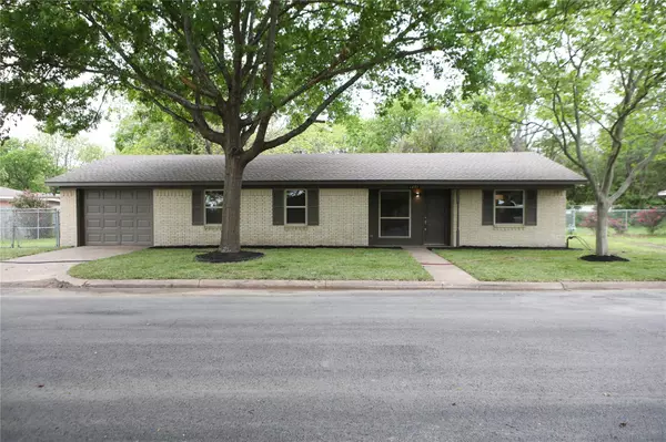 1207 Winkler Street, Ennis, TX 75119