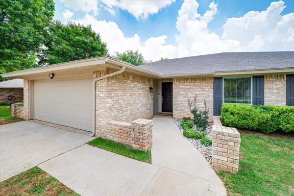 Euless, TX 76039,2614 Bayberry Lane