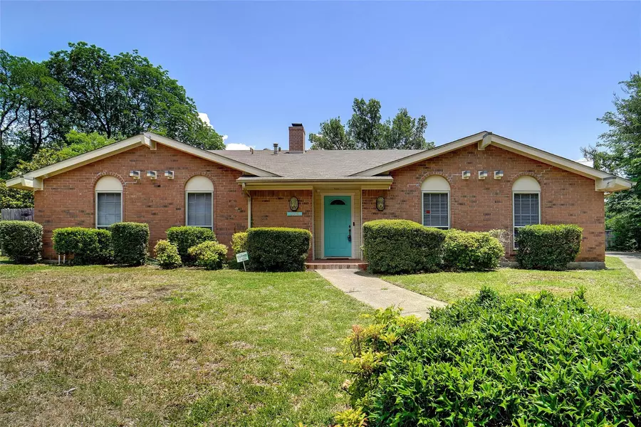 1006 Burning Tree Parkway, Denton, TX 76209