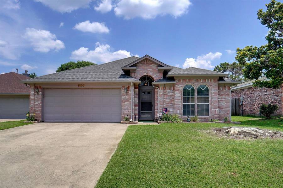 1005 Grand Central Parkway, Saginaw, TX 76131